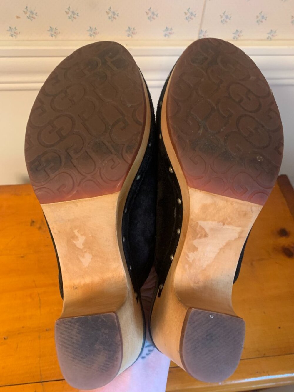 UGG Abbie Black Suede Leather Sheepskin clogs US 8 - Picture 6 of 6
